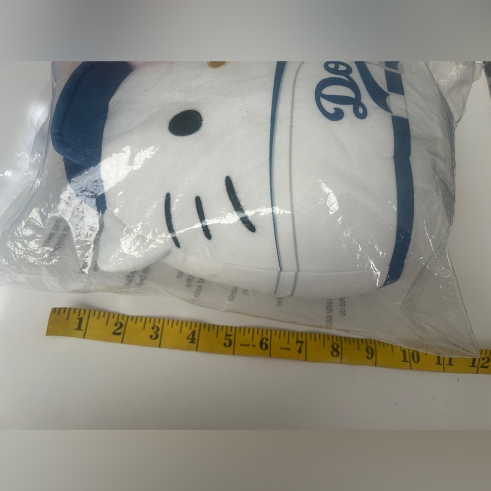 Los Angeles Dodgers Hello Kitty Plush Squishmallows - Picture 6 of 6